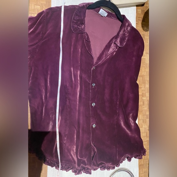 CP Shades Vintage Burgundy Velvet Button Down Top with Ruffle Detailing … - Picture 9 of 9